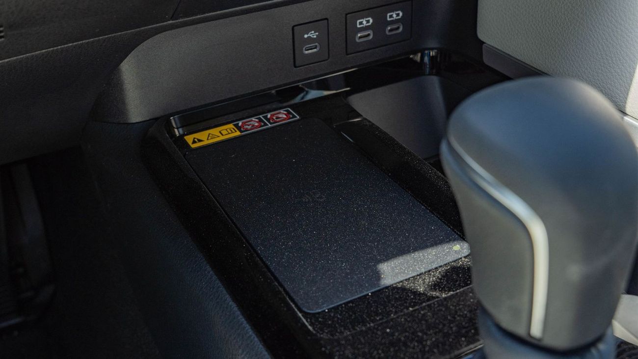 تويوتا كامري 2025 Toyota Camry Limited 2.5L AT Hybrid