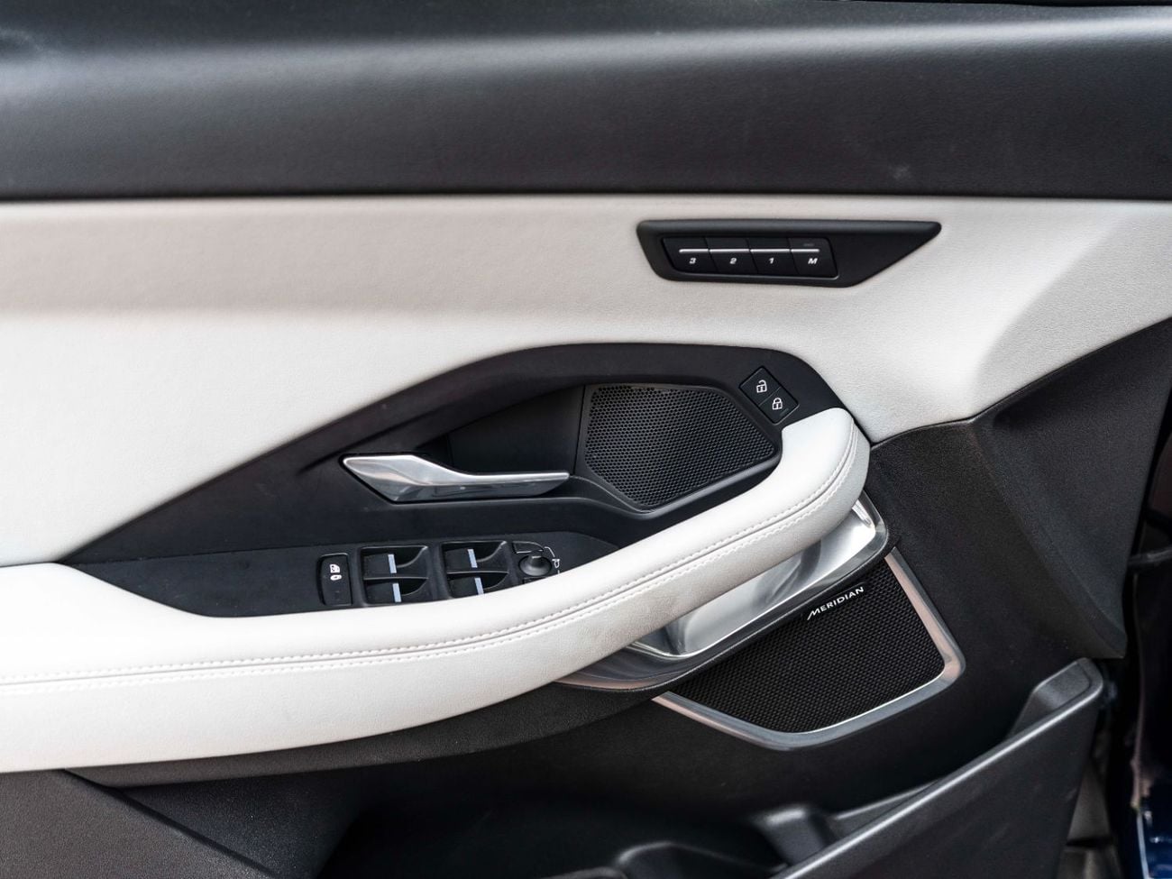 Jaguar E Pace R-Dynamic SE 2.0L