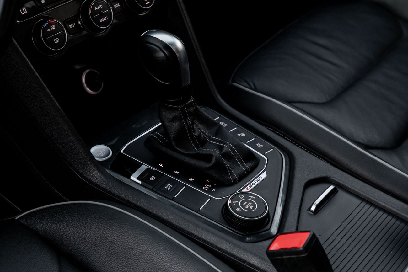 Volkswagen Tiguan Tiguan R-Line | 1,567 P.M | 0% Downpayment | FULL AGENCY HISTORY!