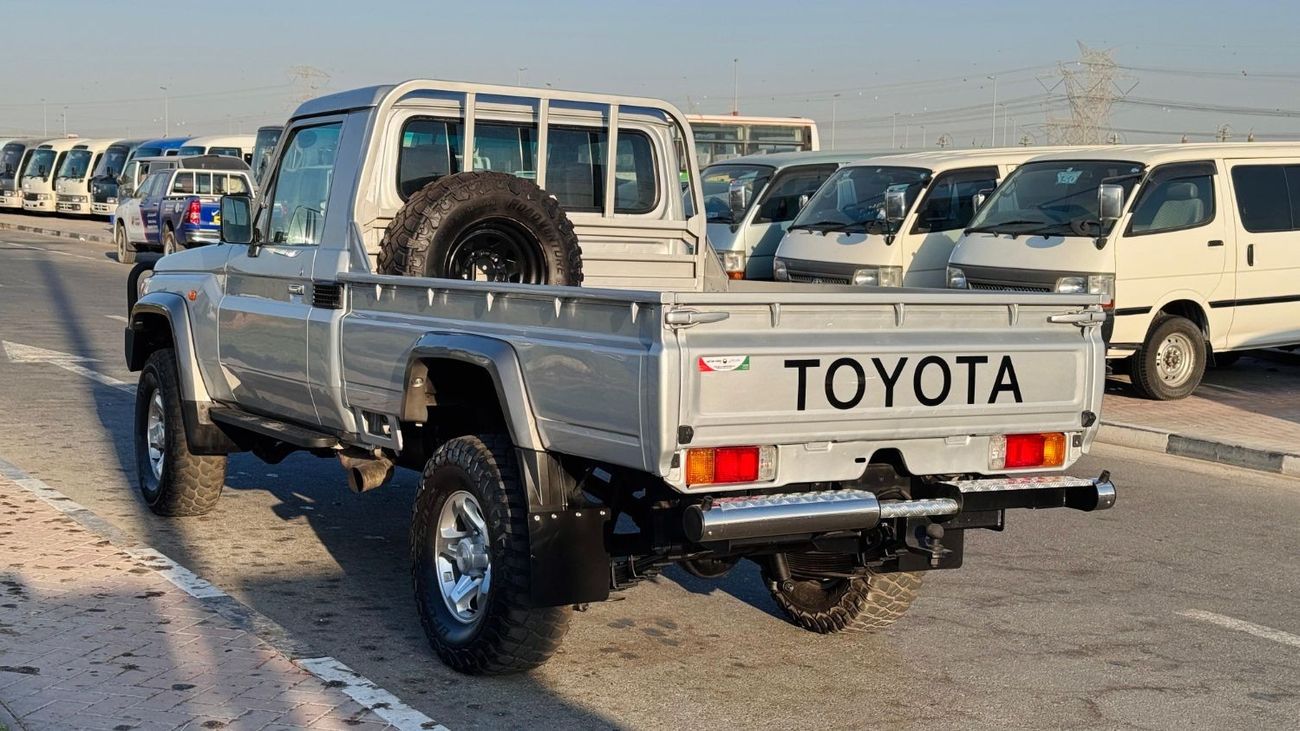 Toyota Land Cruiser Pick Up SINGLE CABIN | 4 X 4 | PREMIUM BULL BAR | RHD | 2010 | 4.5L DIESEL | RHD | AIR SNORKEL