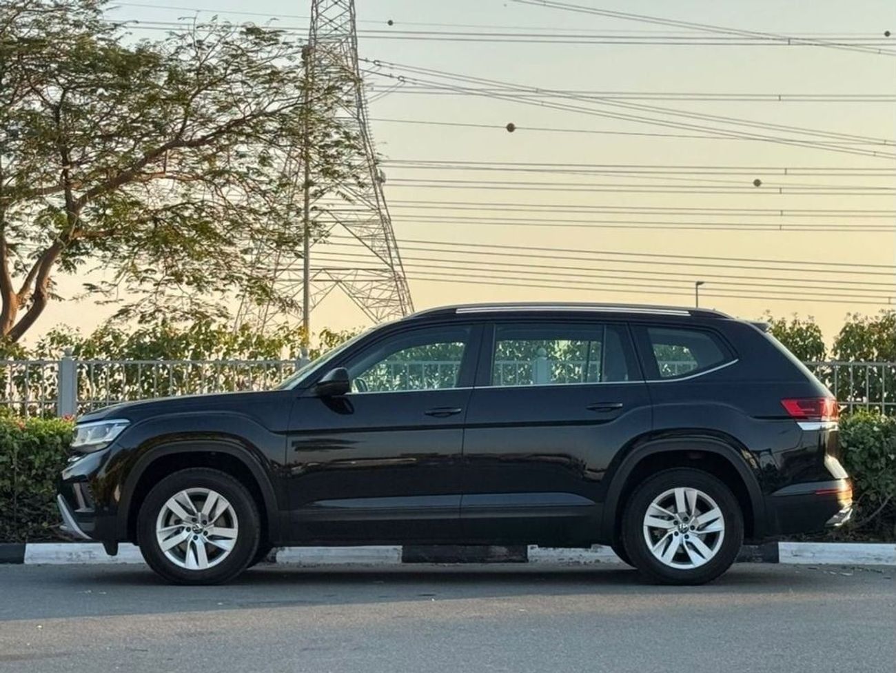 فولكس واجن تيرامونت  FULL SERVICE BEFORE PURCHASING THE CAR  VOLKSWAGEN TERAMONT  GCC SPECS  SINGLE OWNER  2 YEARS WARRAN