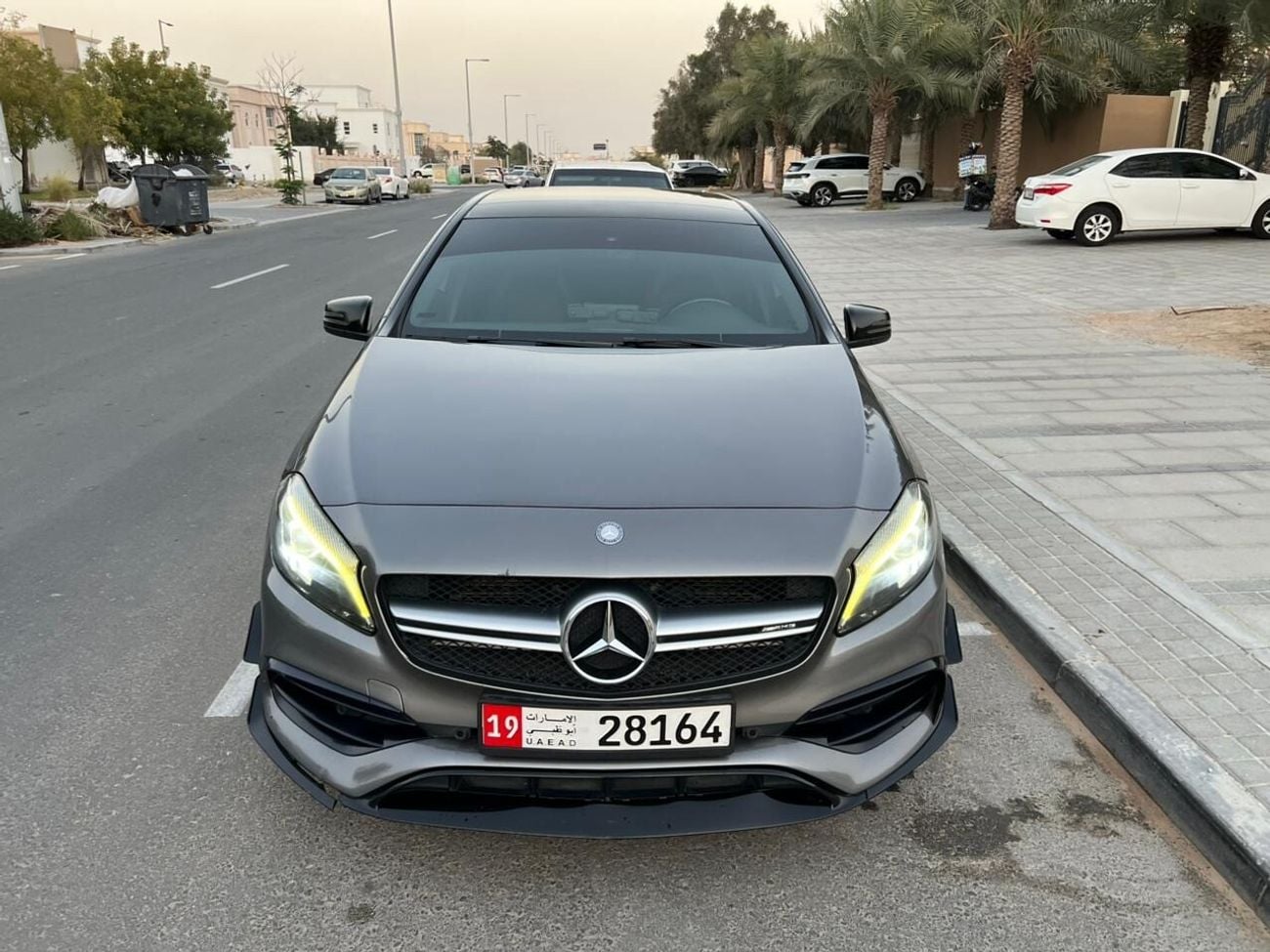 Mercedes Benz A35 AMG مرسيدس-AMG A45 واحدة من أقوى سيارات الهاتشباك الرياضية في العالم. بفضل محركها الجبار رباعي الأسطوانا