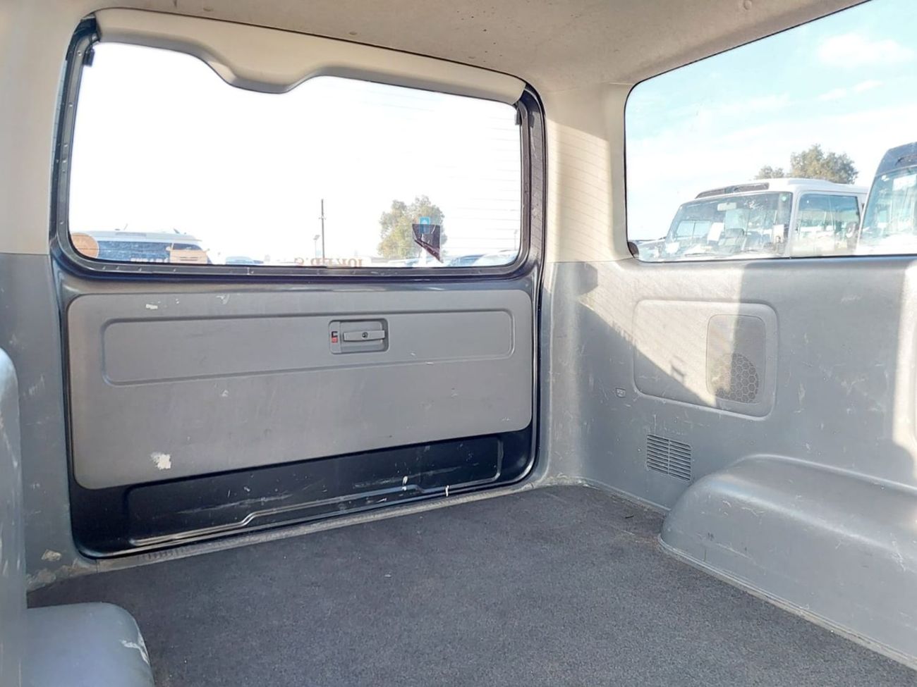 Toyota Hiace TOYOTA HIACE VAN RHD 2005 MODEL 2.0 L PETROL AUTOMATIC(PM19959)