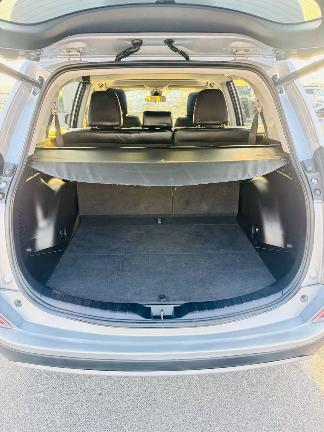 Toyota RAV4 XLE RAV4 XLE FULL OPTION
