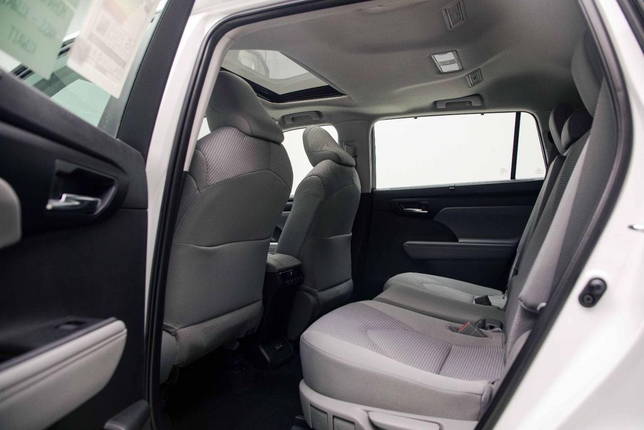 Toyota Highlander GLE 2.5L - Platinum White Pearl Inside Grey | Export Only