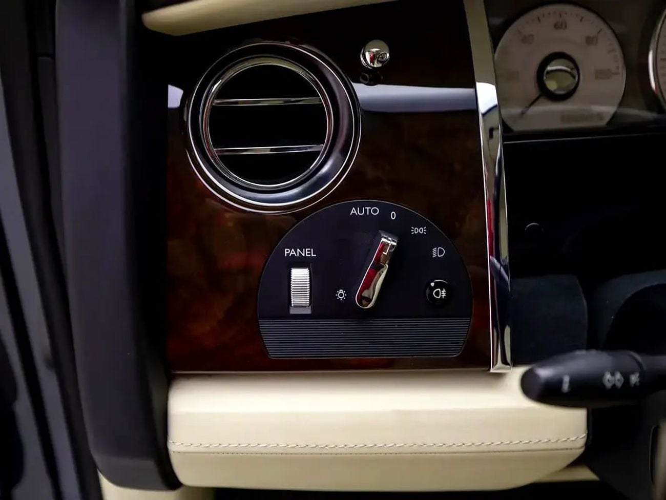 Rolls Royce Ghost V12 Luxury with Starlight Headliner | GCC Spec