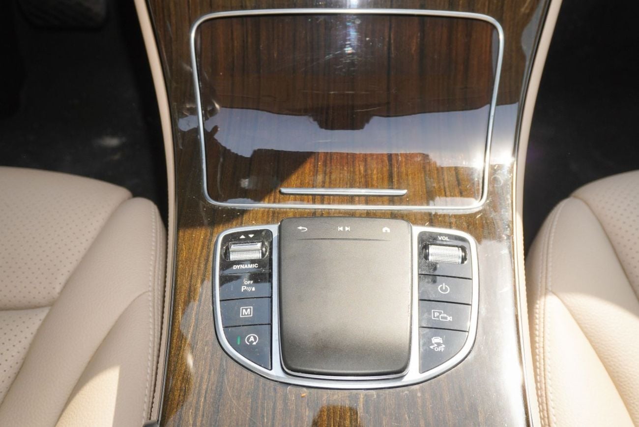 مرسيدس بنز GLC 300 AMG 2.0L