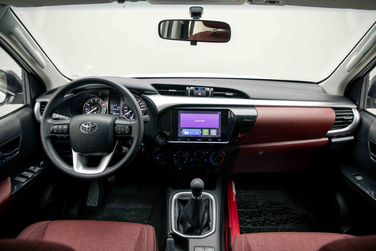 تويوتا هيلوكس GLX 2.7L - White Inside Maroon | Export Only