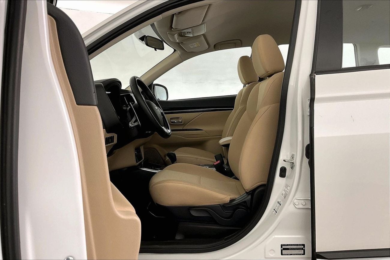 ميتسوبيشي آوتلاندر 2.5 GLX AUTO 4WD 7SEAT ML FABRIC SEATS | شامل الضمان | 0 ﺪﻔﻋﺓ ﺃﻮﻟﻯ