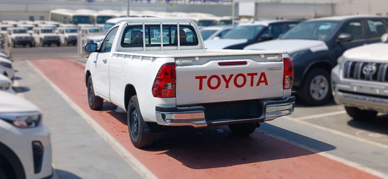 Toyota Hilux Toyota Hilux 2.4L Diesel MT SC 4x2  2024YM