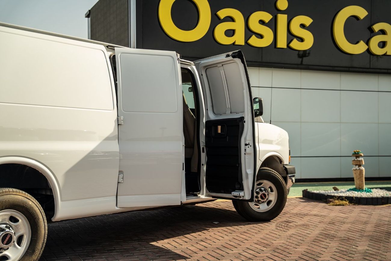 GMC Savana 3500 Cargo Extended Wheelbase 2023 GCC 6.6L V8 0Kms