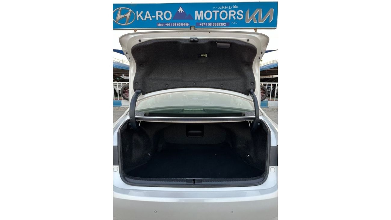 Lexus ES350 Platinum Lexus ES350 2018 with engine capacity 3.5 in perfect condition 163,000 km cable car