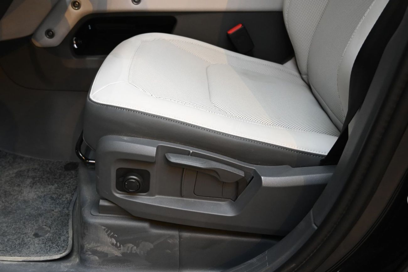 Land Rover Defender P300 110 S 2.0L (5 Seater) Land Rover Defender S P300 V4 110 GCC