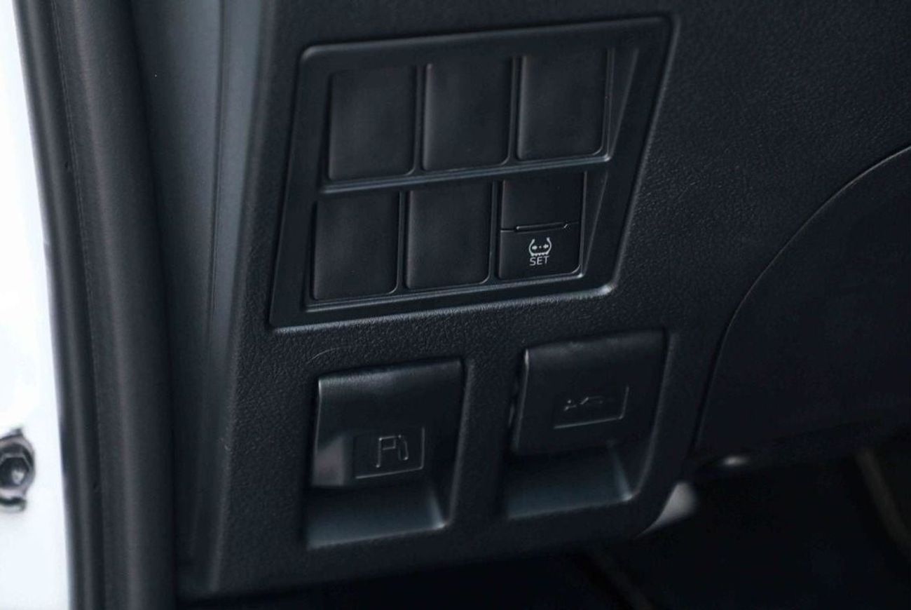 تويوتا هيلوكس 2025 TOYOTA HILUX 2.7 SR5 - SUPER WHITE inside RED | Export Only