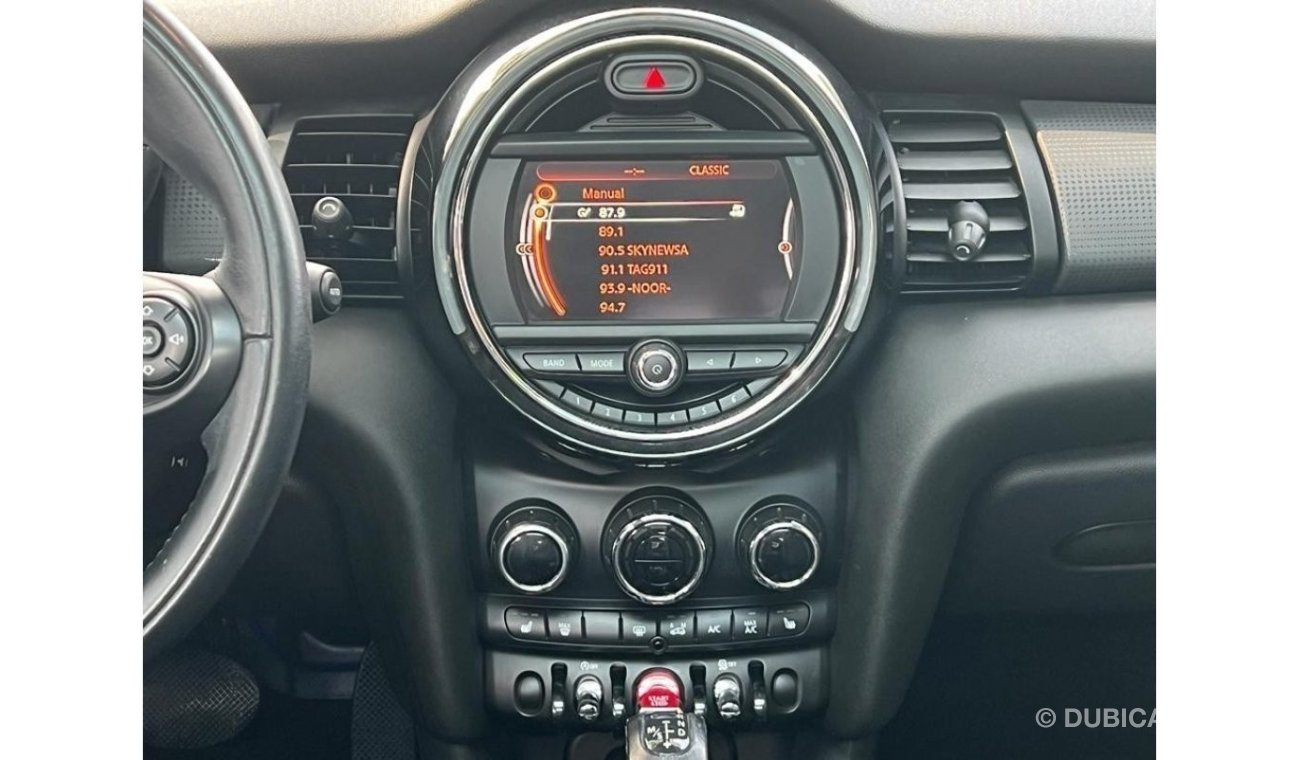Mini Cooper Std MINI COOPER 2017 FULL OPTION LOW MILEAGE IN PERFECT CONDITION