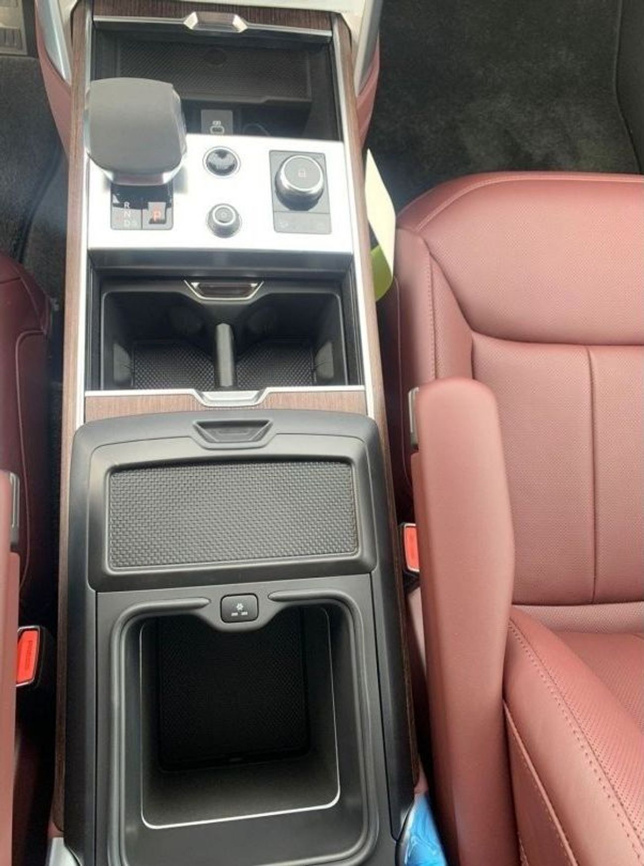 لاند روفر رينج روفر P400 LWB AUTOBIOGRAPHY 3.0L PETROL AWD