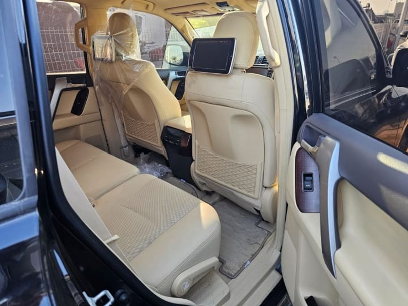 Toyota Prado VXR 4.0L 4WD LHD-GCC SPECS-Automatic-petrol-6 Cylinders-7 Seats-5 Doors