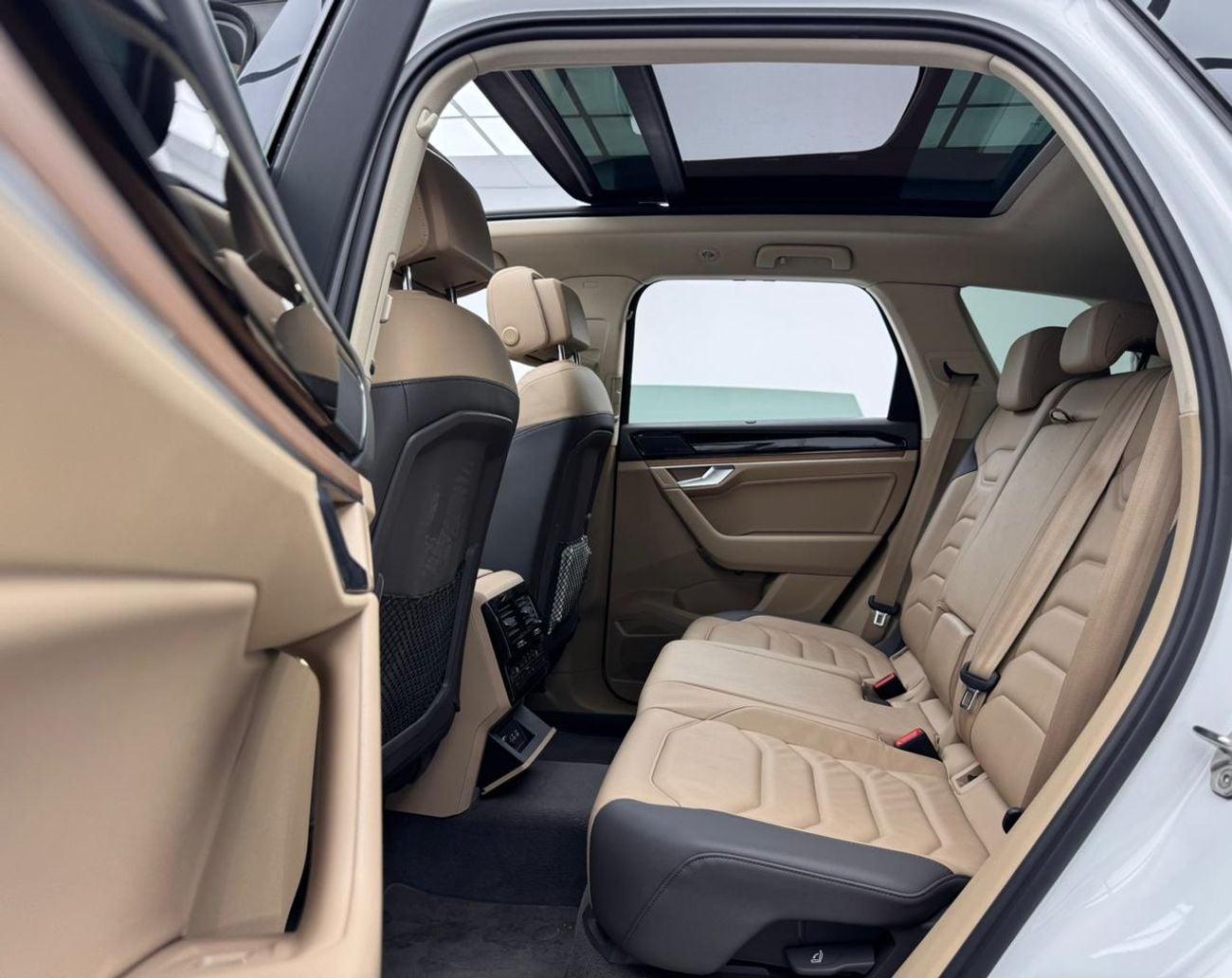 Volkswagen Touareg 2023 Volkswagen Touareg highline Plus, 2029 VW Warranty + Service Pack, Full VW Service History, GCC