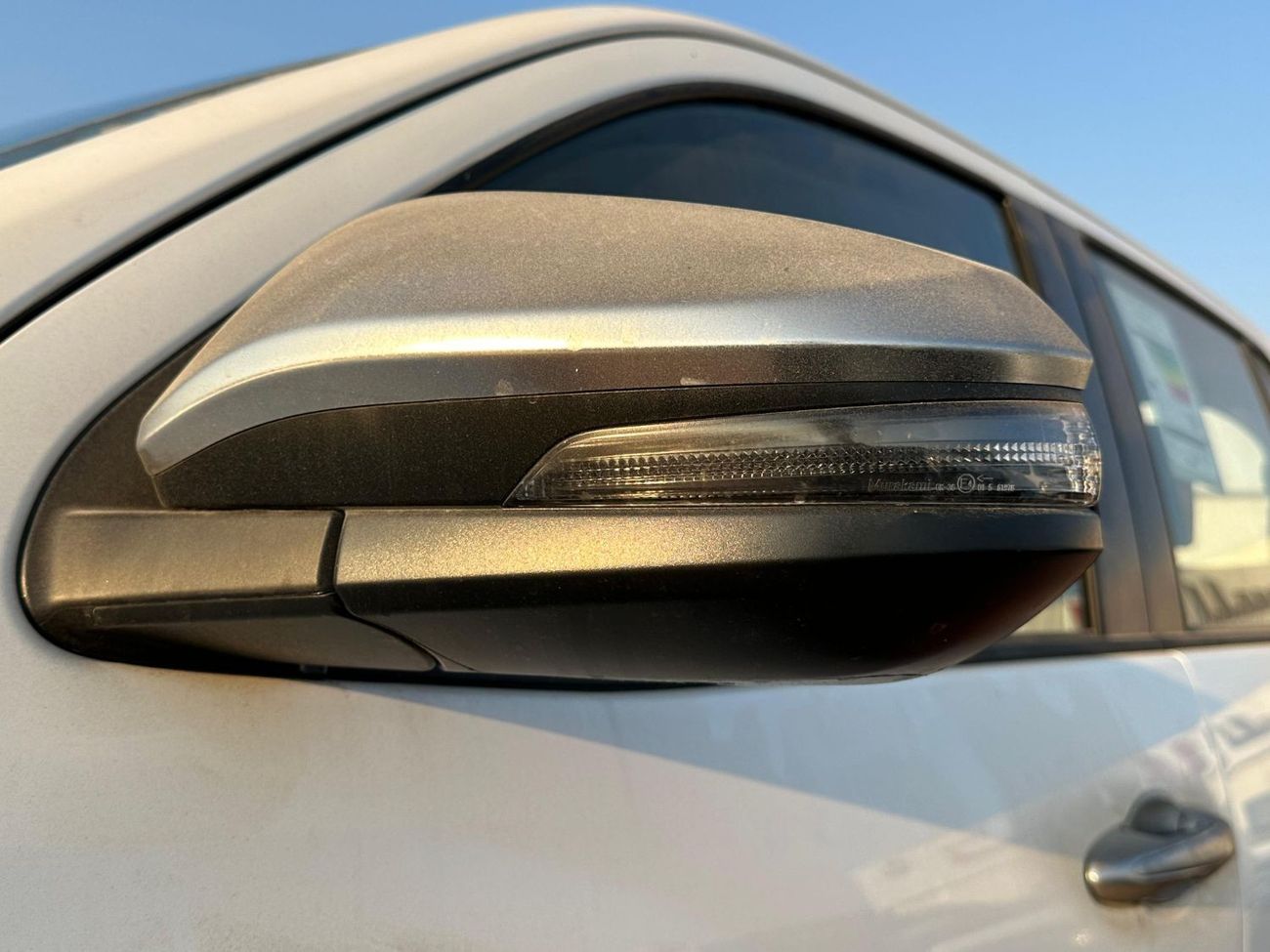 Toyota Hilux TOYOTA HILUX  2.7 MT full option without PS white -black 2024