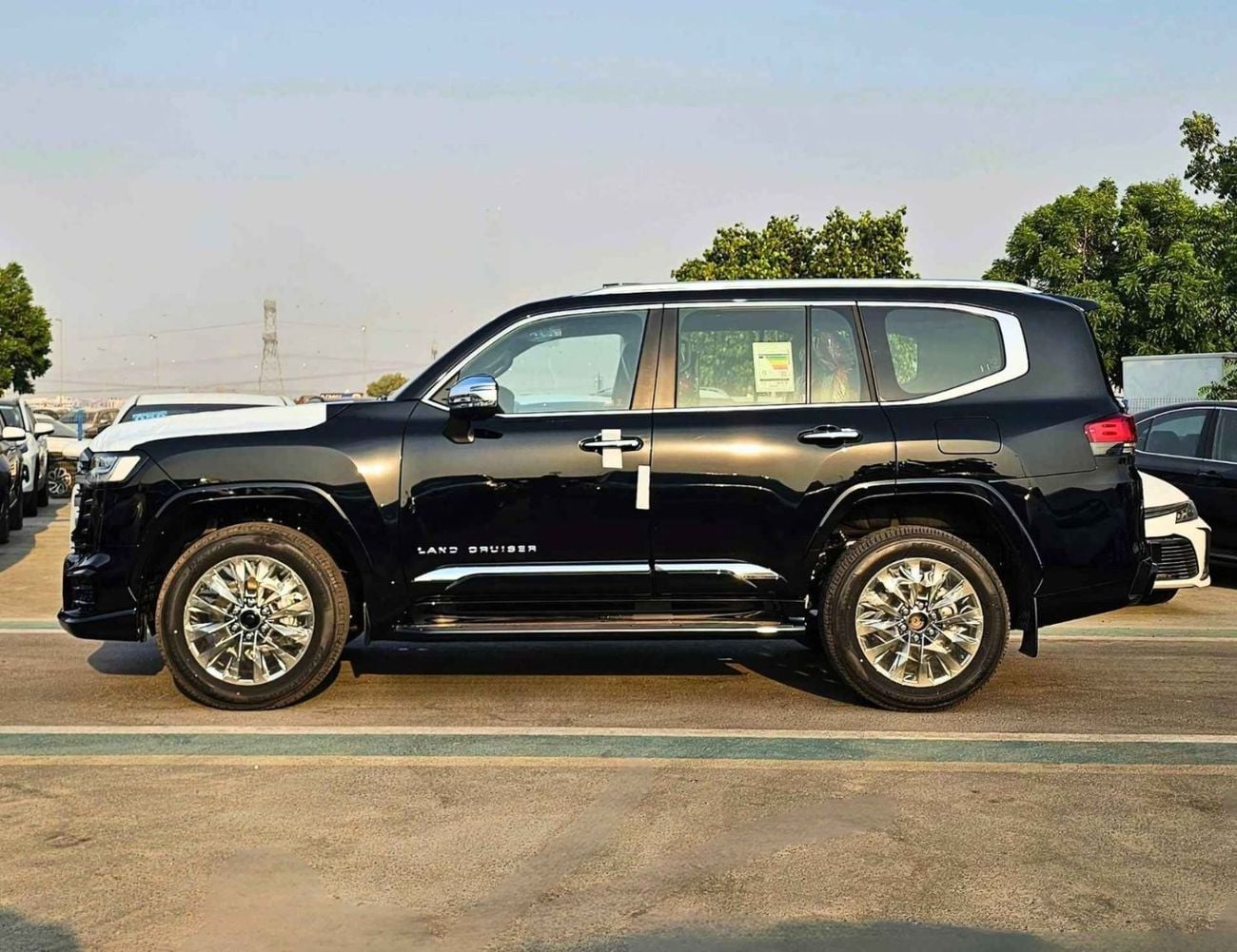 Toyota Land Cruiser VXR 3.3L DIESEL | PWR WITH MEMORY SEATS / HUD / RADAR / JBL SPEAKERS (CODE # LCDVXRHA)