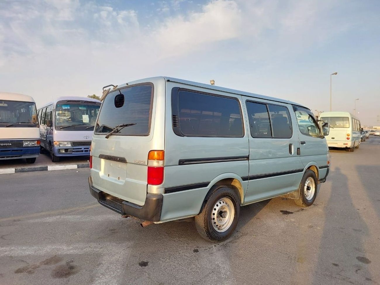 Toyota Hiace TOYOTA HIACE VAN RHD 2001 MODEL 2.0 L PETROL MANUAL(PM04631)