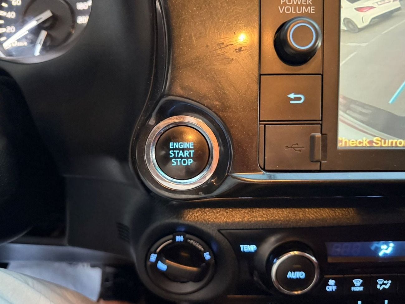 تويوتا هيلوكس S GLX 2.4L AWD A/T