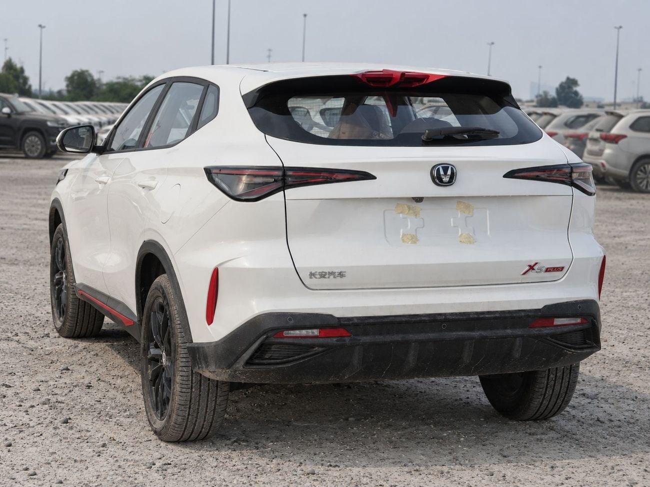 تشنجان x5 بلس ECTB - 11. شانجان X5 بلس - 1.5 لتر بنزين أوتوماتيكي تيربو - أبيض مع أسود