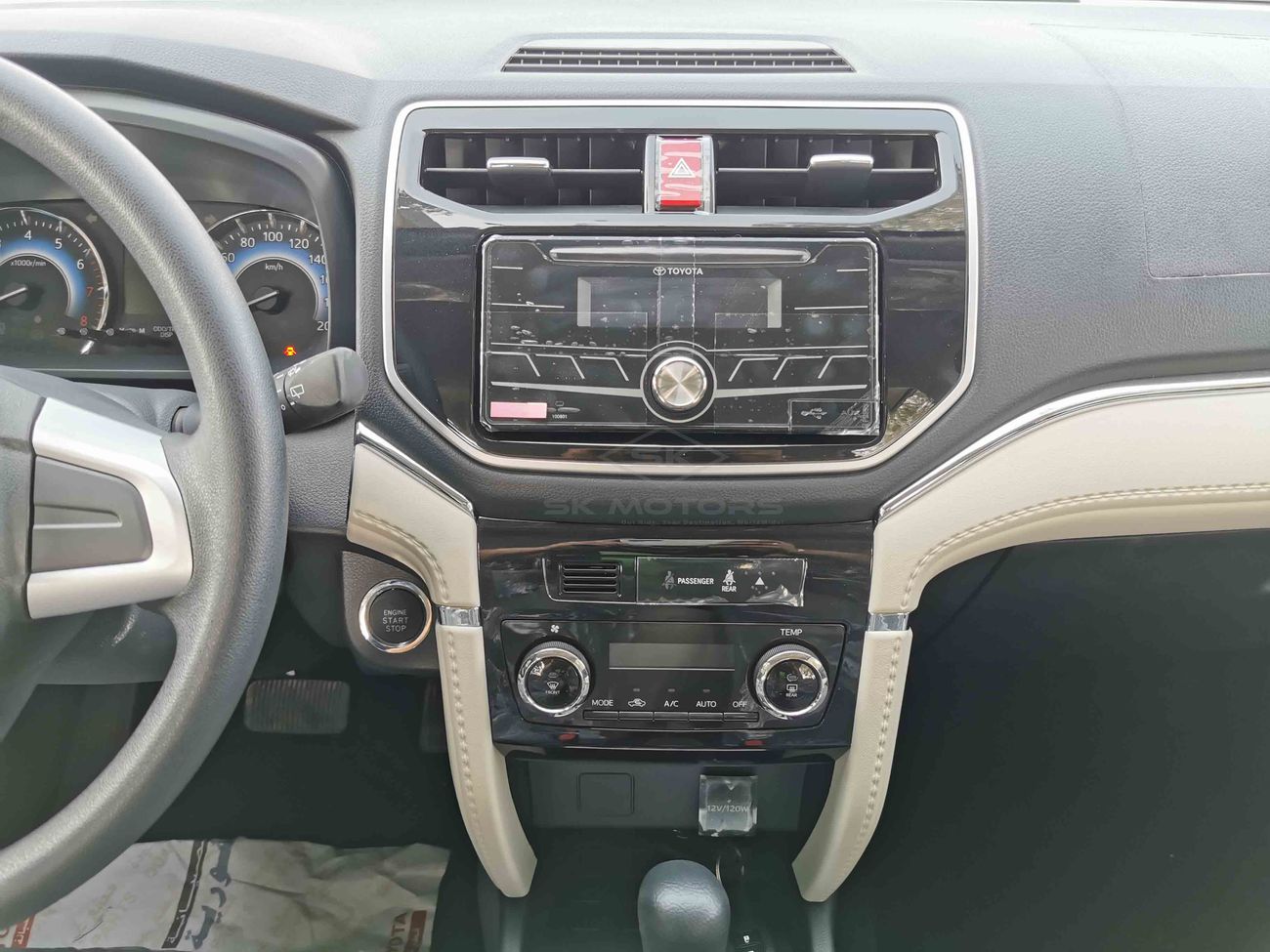 Toyota Rush 1.5L Petrol, 17" Rims, Roof A/C Ventilator, Front Defogger Control, Fabric Seat (CODE # TRGC04)