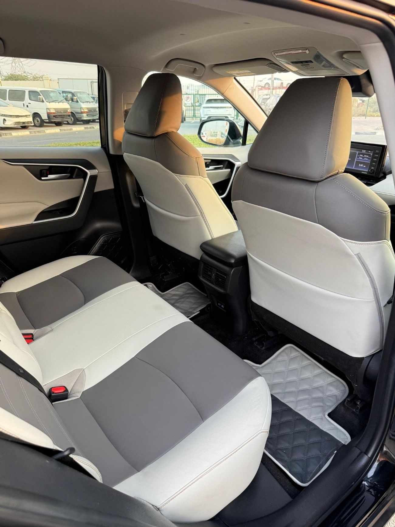 Toyota RAV4 XLE 4WD push start, leather seats 2022