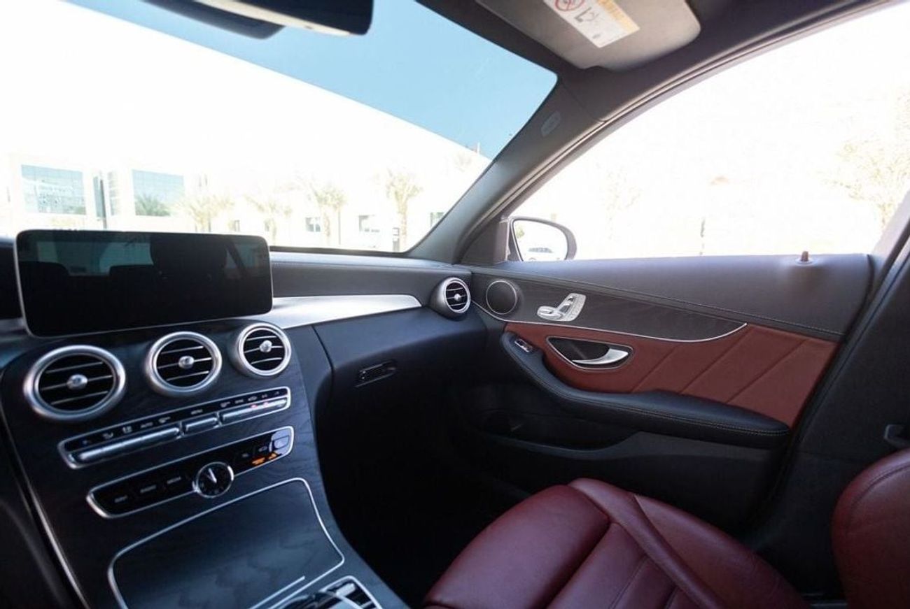 مرسيدس بنز C 200 Mercedes-Benz C200 AMG 2021 GCC under Agency Warranty with Flexible Down-Payment.