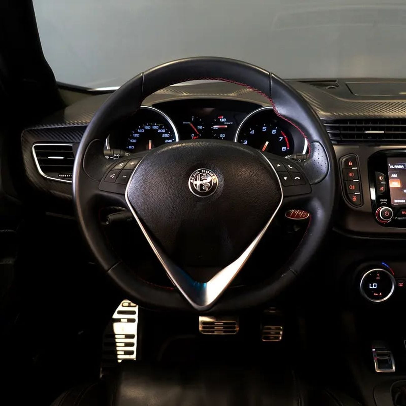 ألفا روميو جوليتا AED 765 P.M • 0% Downpayment • Veloce • 1 Year Warranty