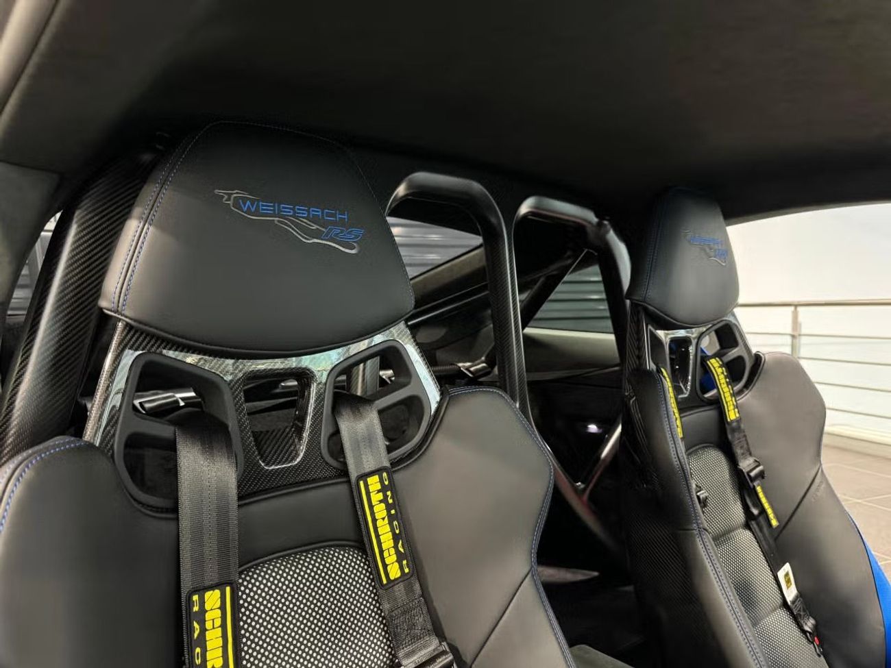 Porsche 911 GT3 RS 4.0L (520 HP) Coupe // WEISSACH PACKAGE/ PCCB / LIFT / BOSE 