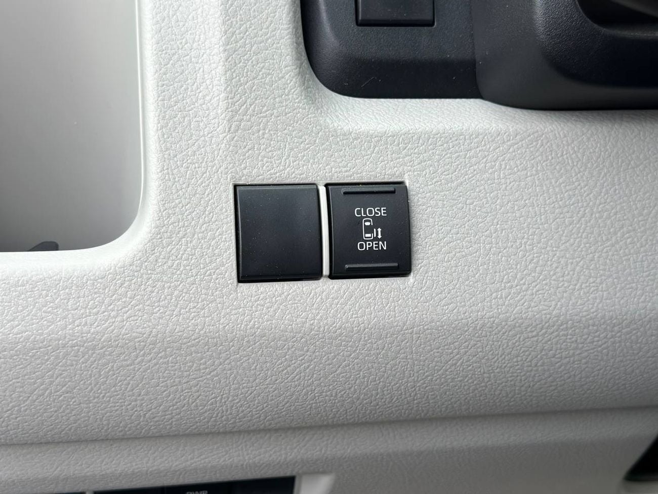 تويوتا هاياس 3.5 لتر PTR أوتوماتيك // 2026 // مزودة بمشغل DVD وكاميرا خلفية، أبواب جانبية أوتوماتيكية // عرض خاص 