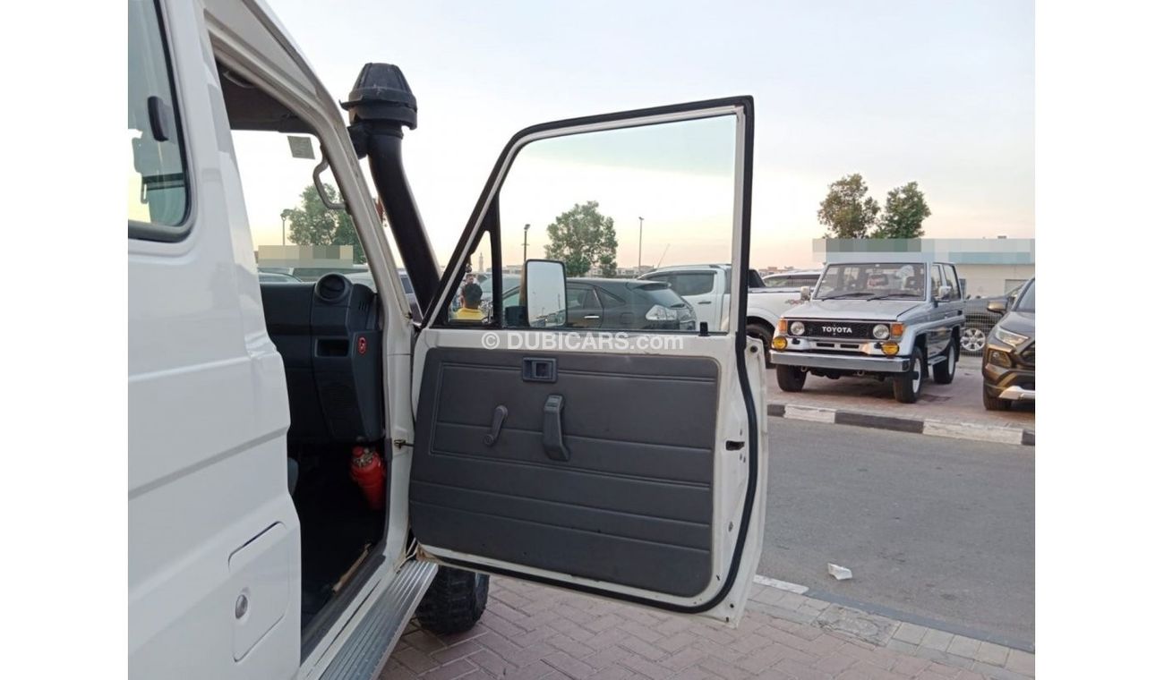 Toyota Land Cruiser 70 TOYOTA LAND CRUISER HARD TOP LEFT HAND DRIVE(PM83007)