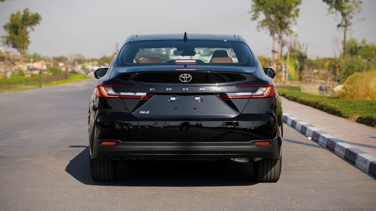 تويوتا كامري GLE 2.5L - Black Inside Yellow Brown