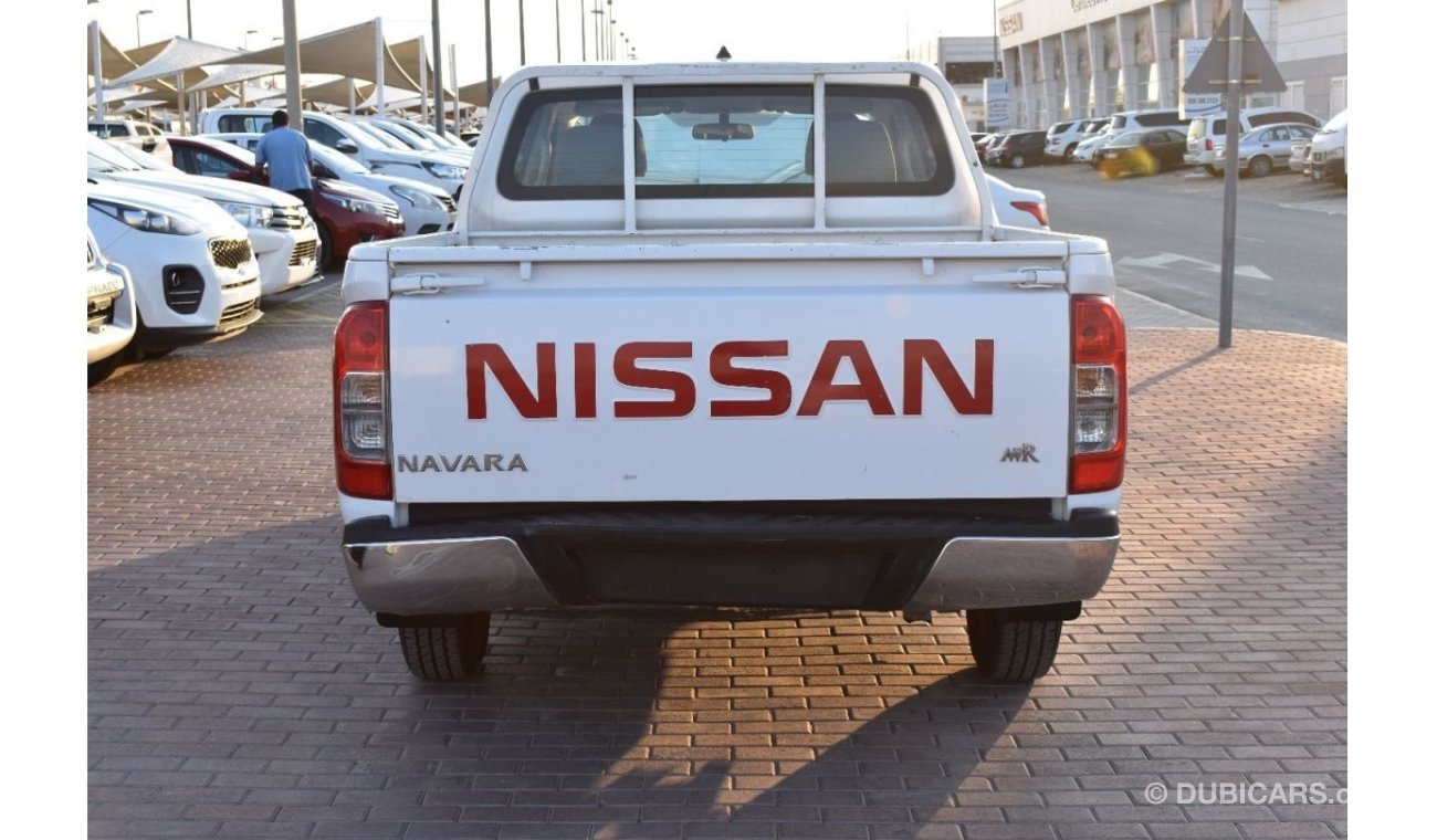 Nissan Navara 2017 | NISSAN NAVAR AF 4X2 | DOUBLE CABIN 5-SEATER | 4-DOORS | GCC | VERY WELL-MAINTAINED | SPECTACU