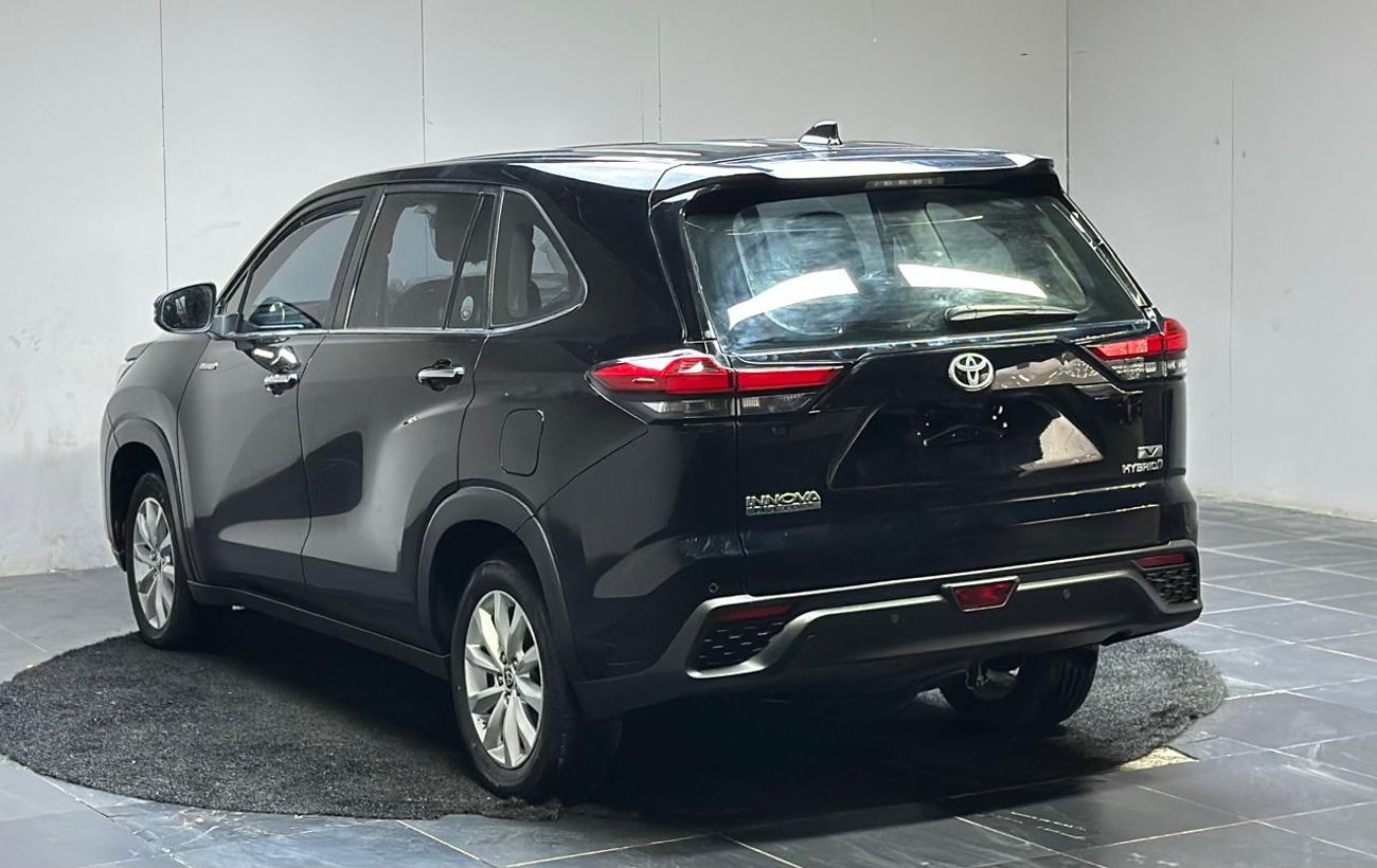 تويوتا إينوفا 2.0L HyCross 7S Hybrid