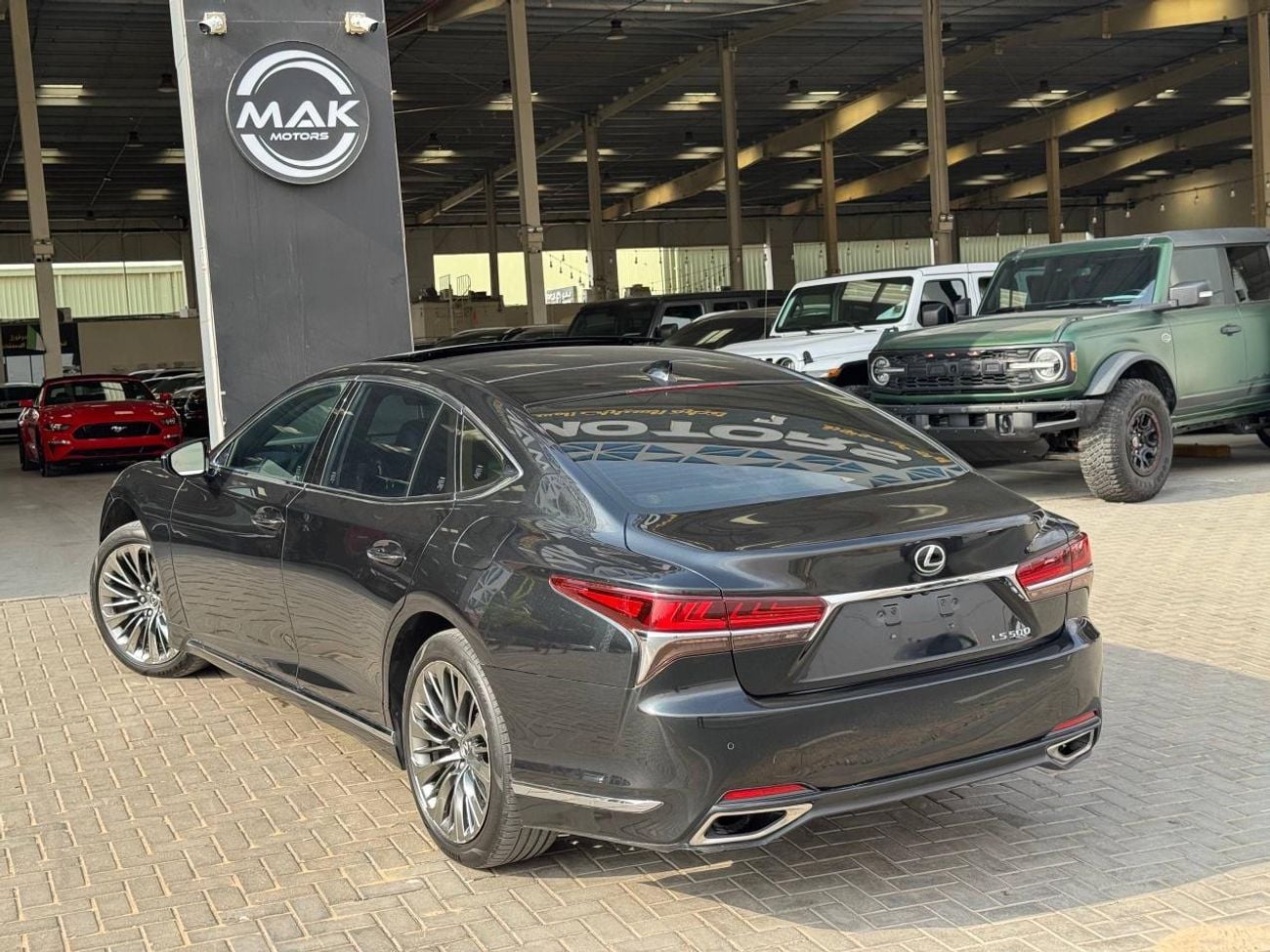 لكزس LS 500 محرك V6 سعة 3.5 لتر / أعلى المواصفات لكبار الشخصيات / كاميرات 360 درجة / تدليك لجميع المقاعد / بحالة