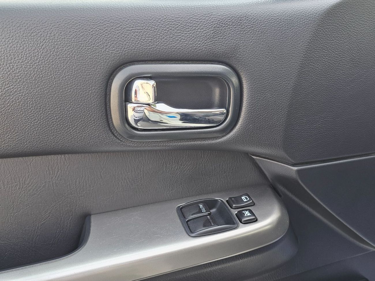 Nissan Patrol Safari GL 4.8L M/T (7 Seater)