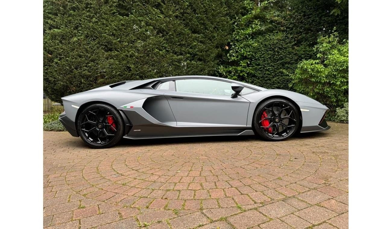 لامبورغيني أفينتادور 6.5 V12 LP 780-4 Ultimae ISR 4WD RIGHT HAND DRIVE