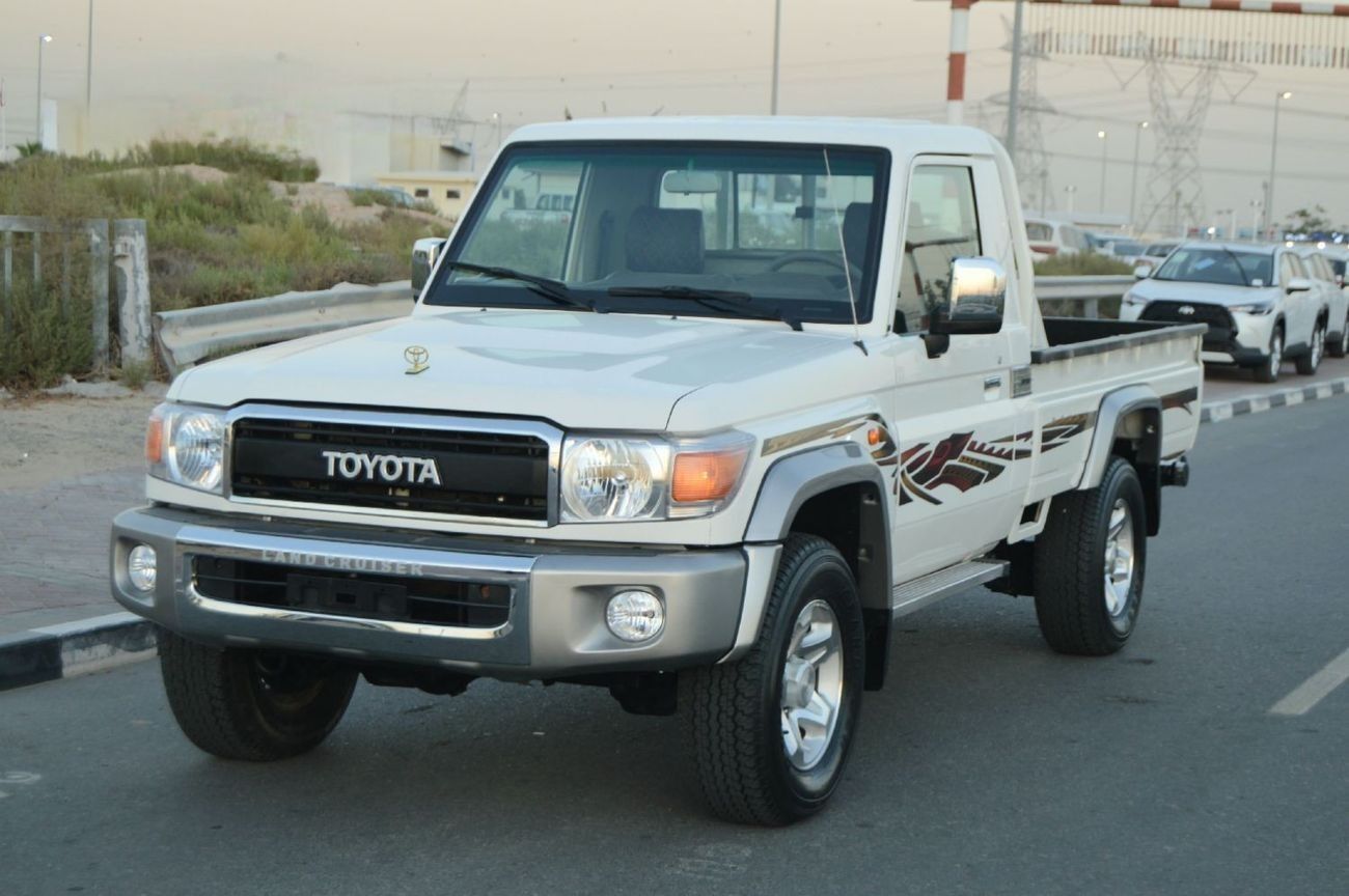 Toyota Land Cruiser Pick Up single Cabin