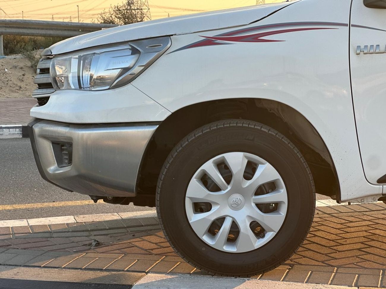 تويوتا هيلوكس GL 2.7L Double Cab Utility RWD