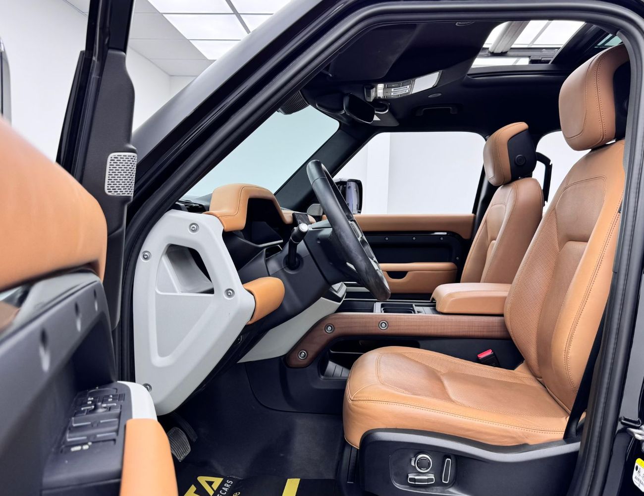 Land Rover Defender 2023 Land Rover Defender 130 P400 HSE, 2028 Land Rover Warranty and Service Contract,  GCC