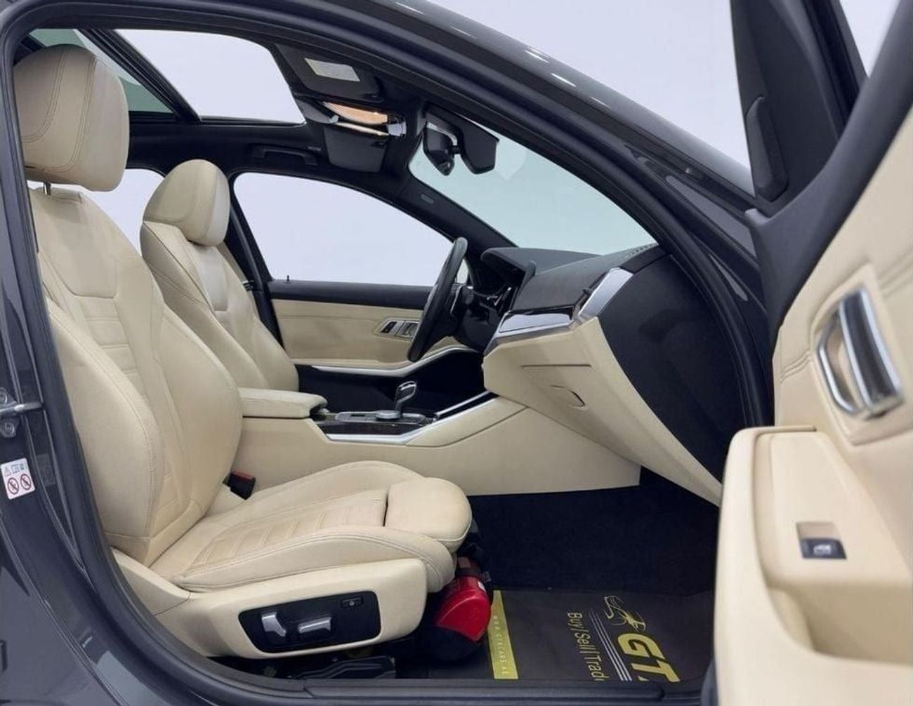 BMW 330i Exclusive 2.0L (258 HP) 2019 BMW 330i, November 2025 BMW Warranty + Service Pack, GCC