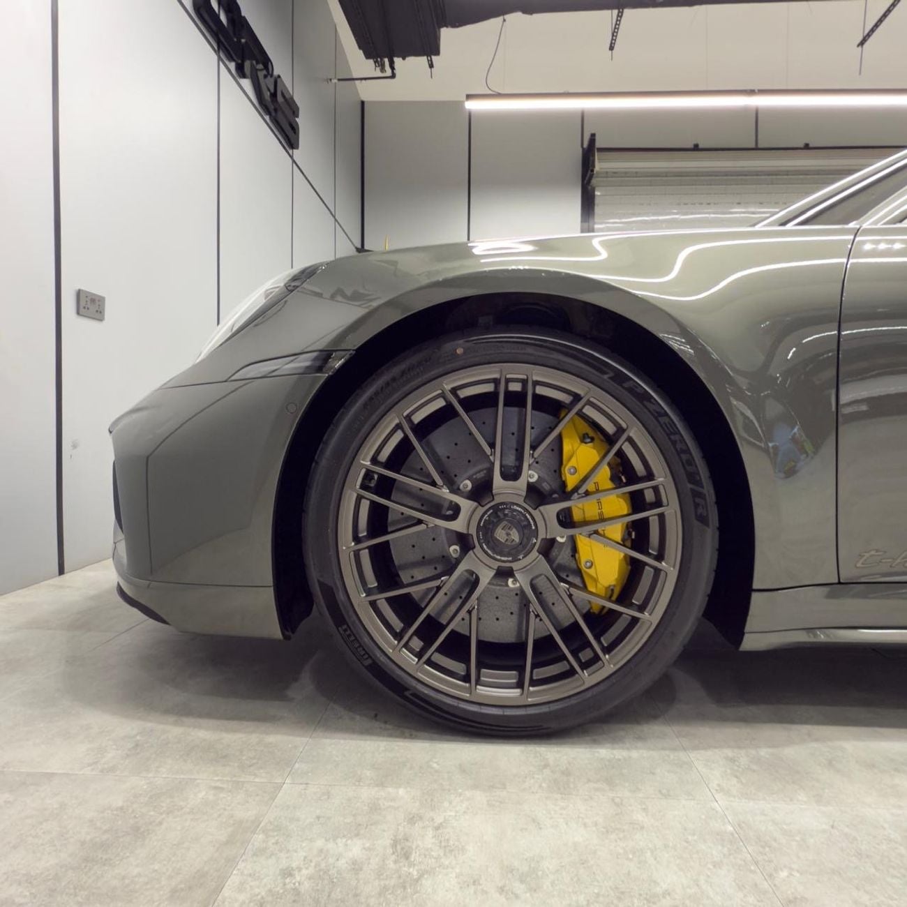 Porsche 911 TURBO S | GCC | Dealer warranty