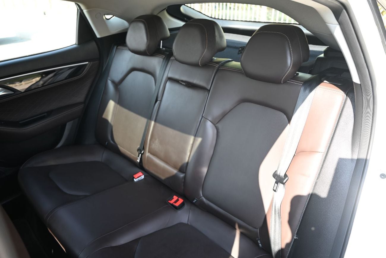 جاك J7 RAMADAN OFFER - 0% DP - JAC J7 LUXURY 2023 - LOW MILEAGE - FIRST OWNER - MINT CONDITION