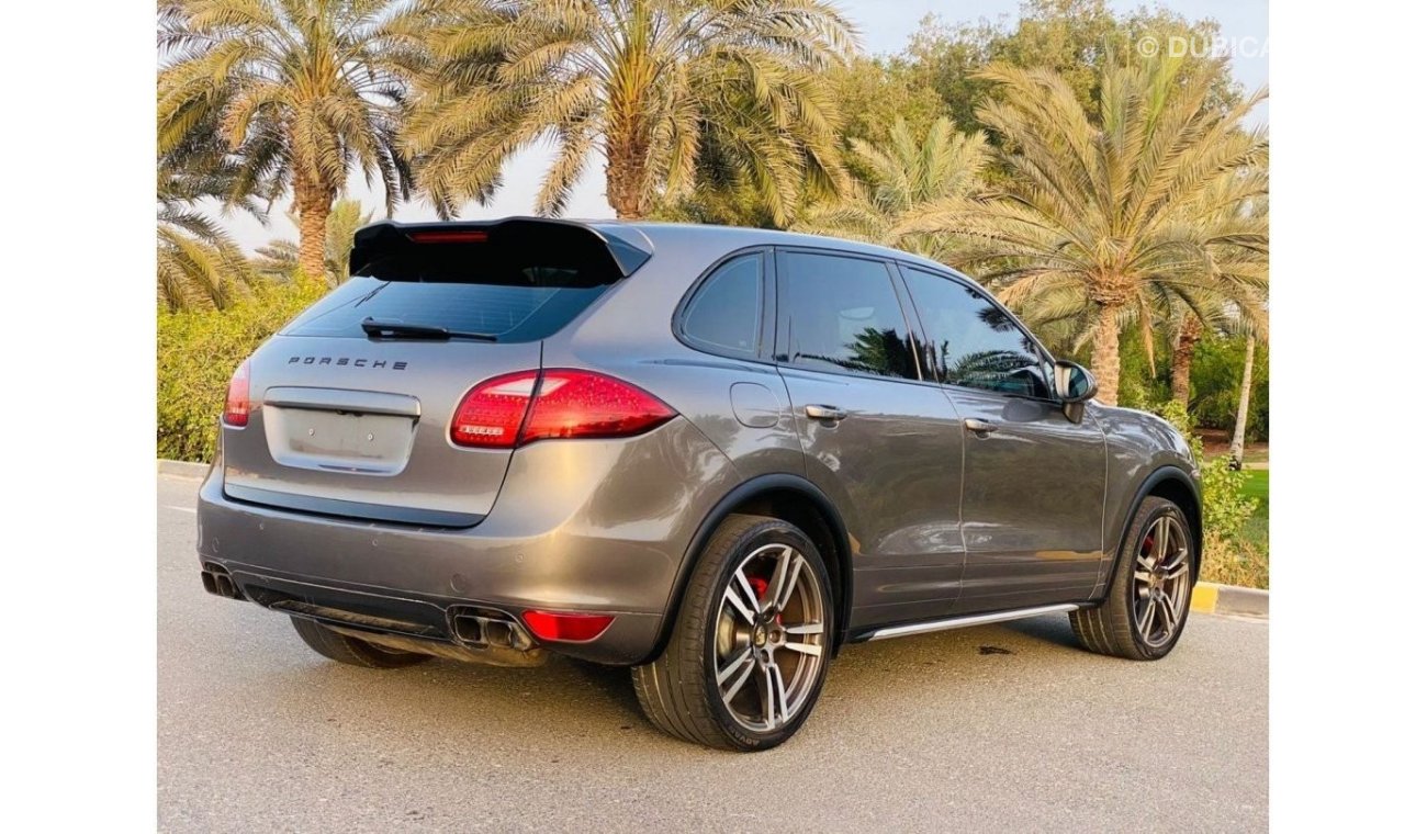 Porsche Cayenne S S Porsche Cayenne S 2012 GCC 8 cylinder perfect condition