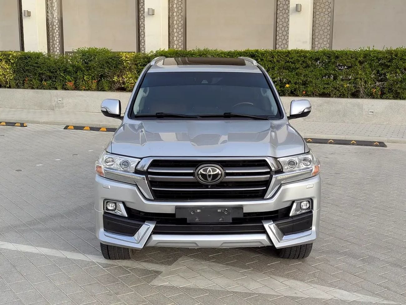 تويوتا لاند كروزر VXR Grand Touring GCC V8 Full Option TOP Very Premium Condition