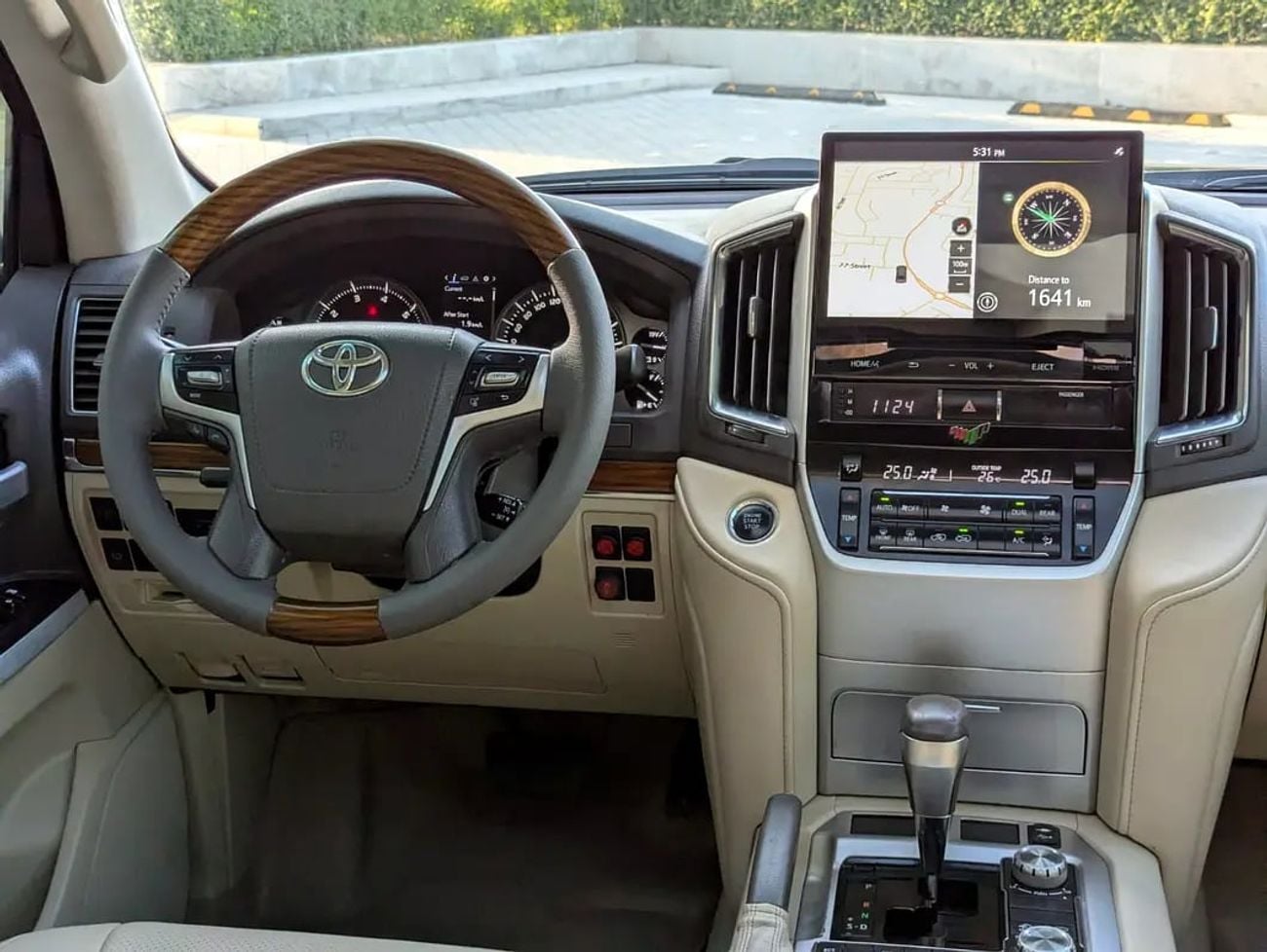 Toyota Land Cruiser GXR V8 5.7L – Top Full Option | GCC Excellent Condition Specs