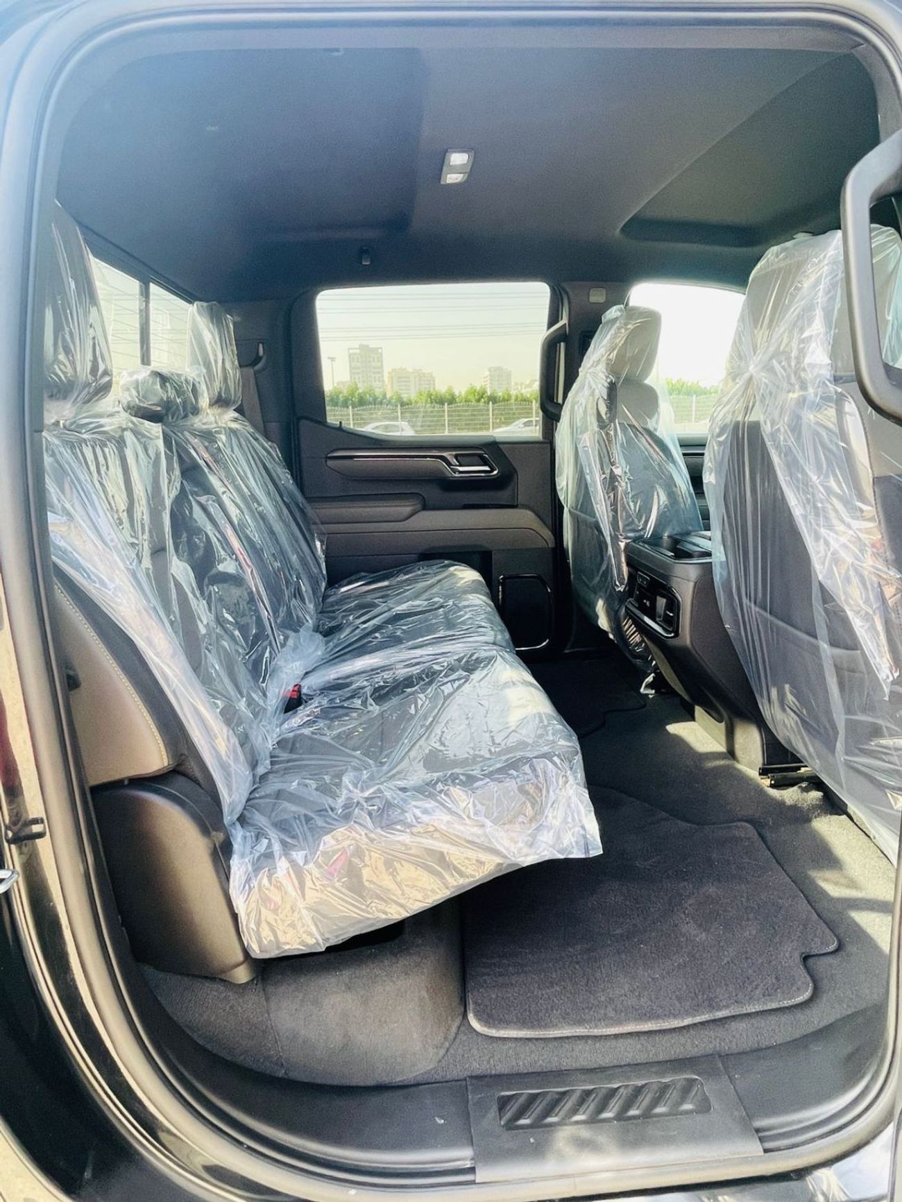 Chevrolet Silverado ZR2 Dual Cabin Pickup RHD 4WD 6.2L Eco tec3 V8 Petrol Engine Automatic 5 Seats 4 Doors